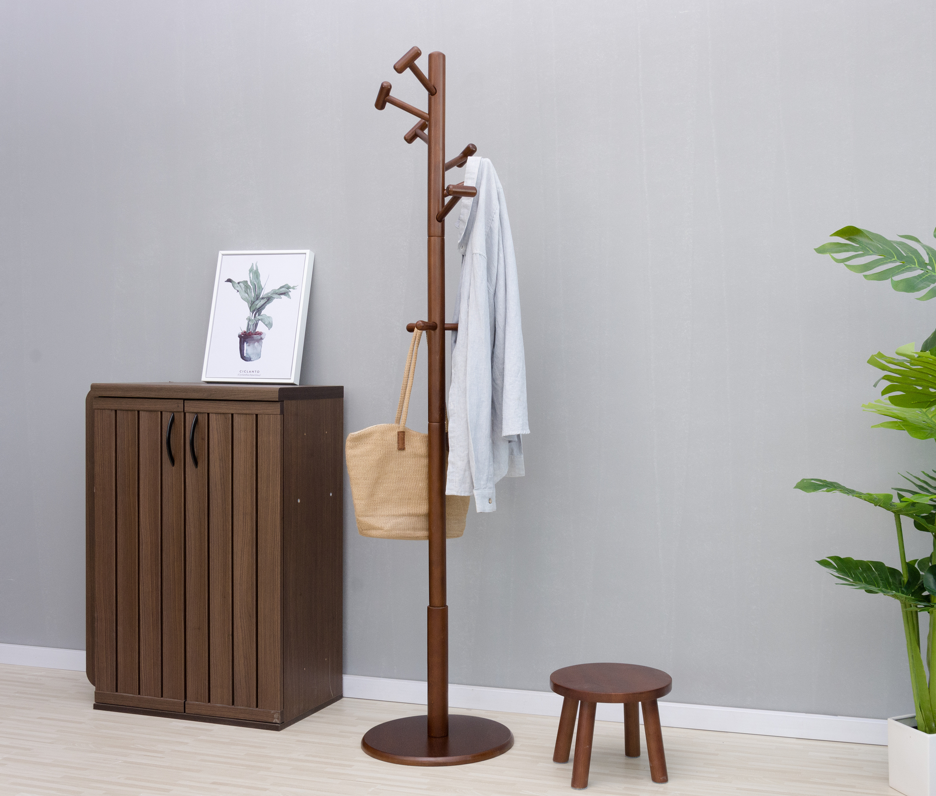 What kind of coat rack is practical?